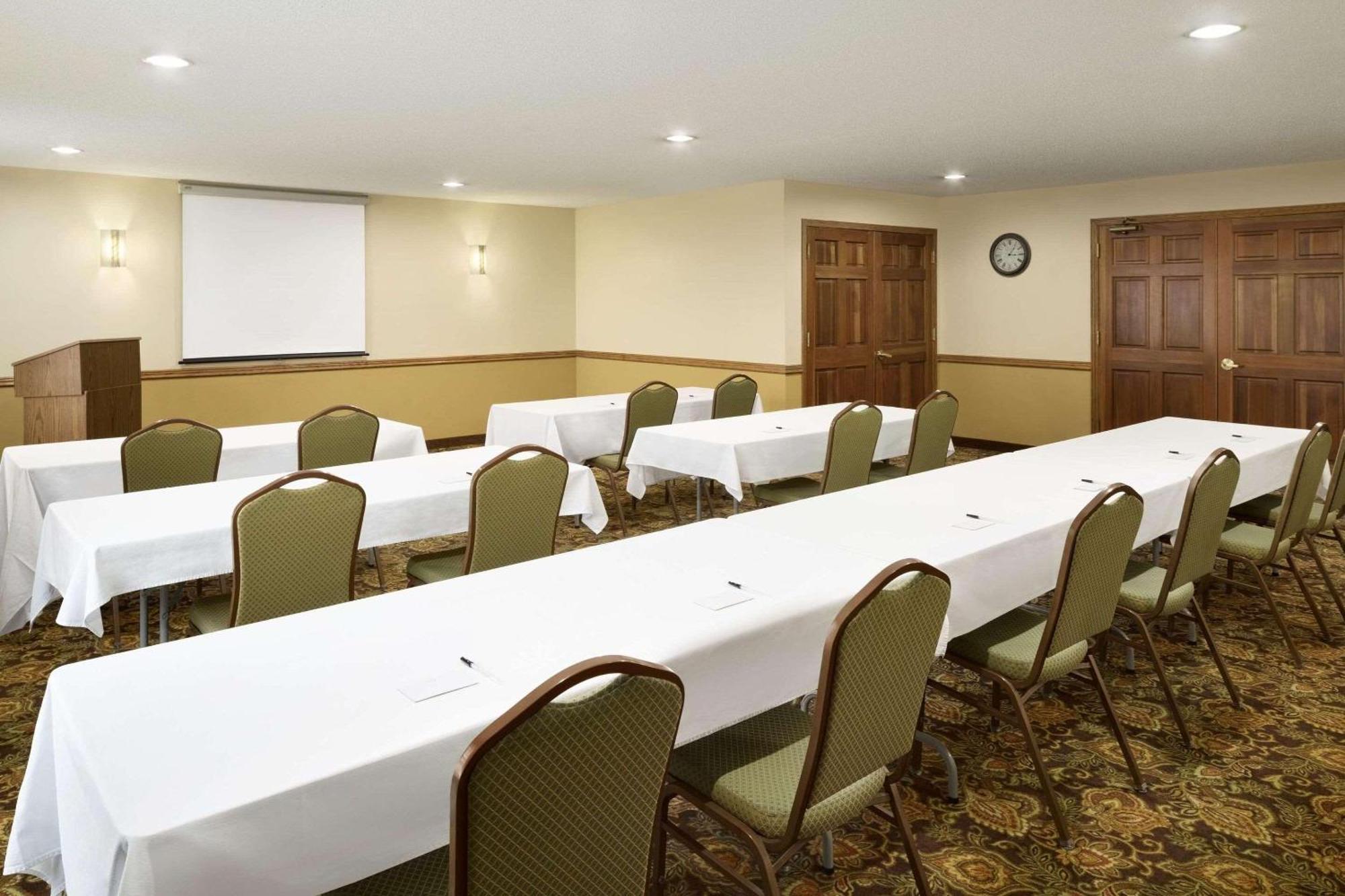 Country Inn & Suites By Radisson, Grinnell, Ia Buitenkant foto