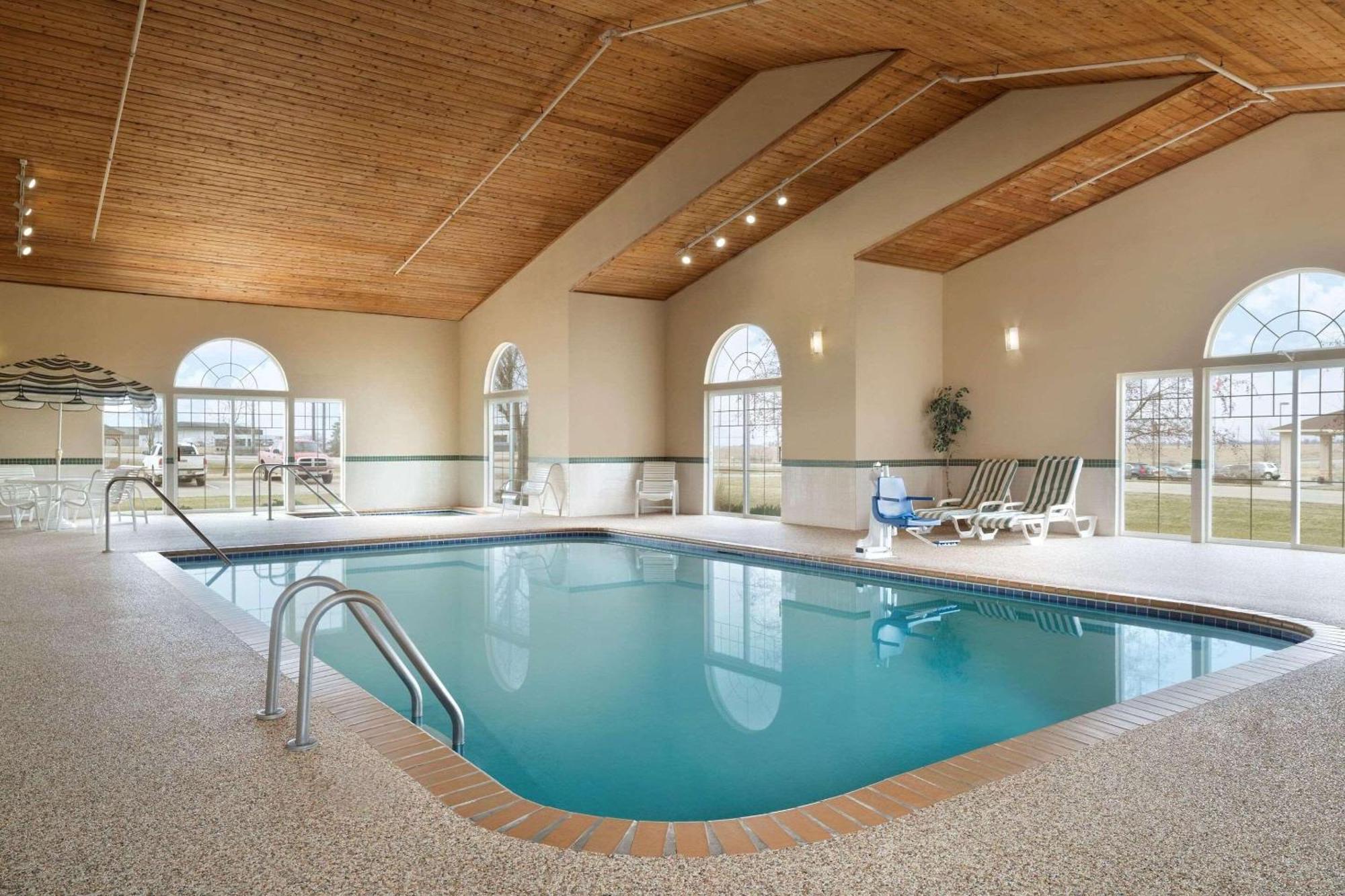 Country Inn & Suites By Radisson, Grinnell, Ia Buitenkant foto